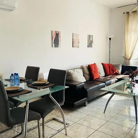 With A Luxurious Location Near The Sea Appartamento *