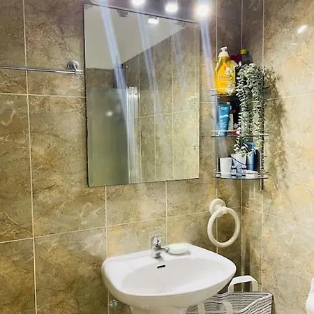 With A Luxurious Location Near The Sea Apartmán *