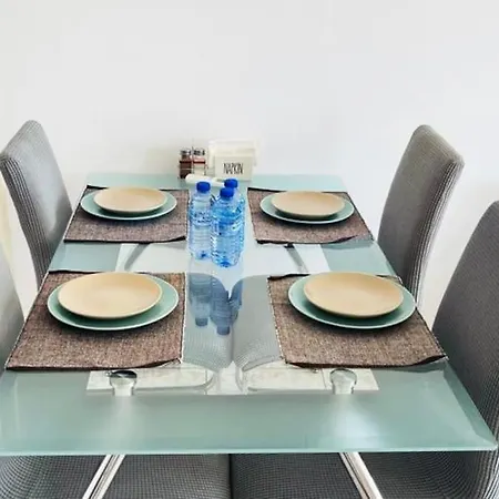 With A Luxurious Location Near The Sea Appartement *
