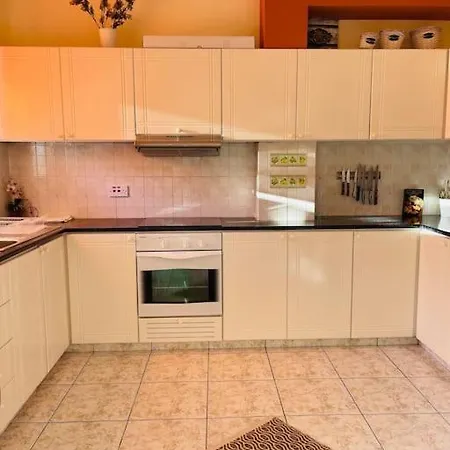 With A Luxurious Location Near The Sea Appartement