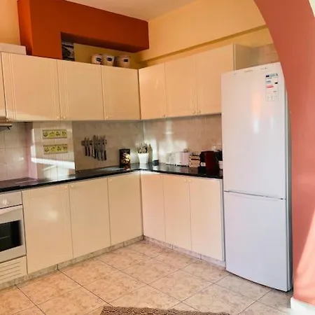 Apartman With A Luxurious Location Near The Sea *