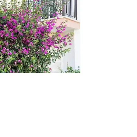 With A Luxurious Location Near The Sea Apartman Paphos