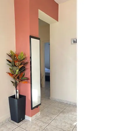 Apartman With A Luxurious Location Near The Sea