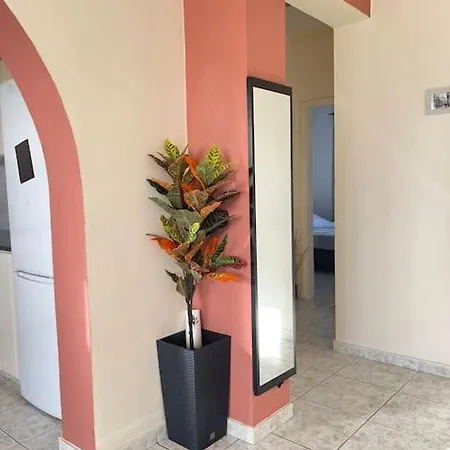 With A Luxurious Location Near The Sea Apartmán *