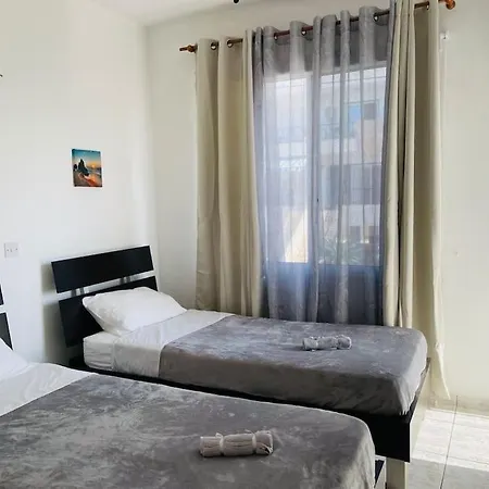 With A Luxurious Location Near The Sea Apartmán