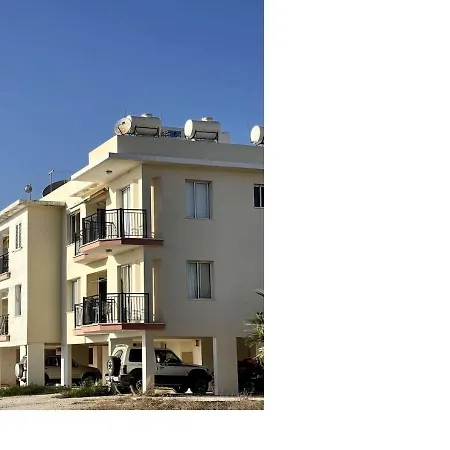 With A Luxurious Location Near The Sea Apartmán *