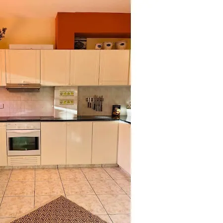 With A Luxurious Location Near The Sea Apartmán Paphos